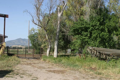 Ranches and Farms 3048